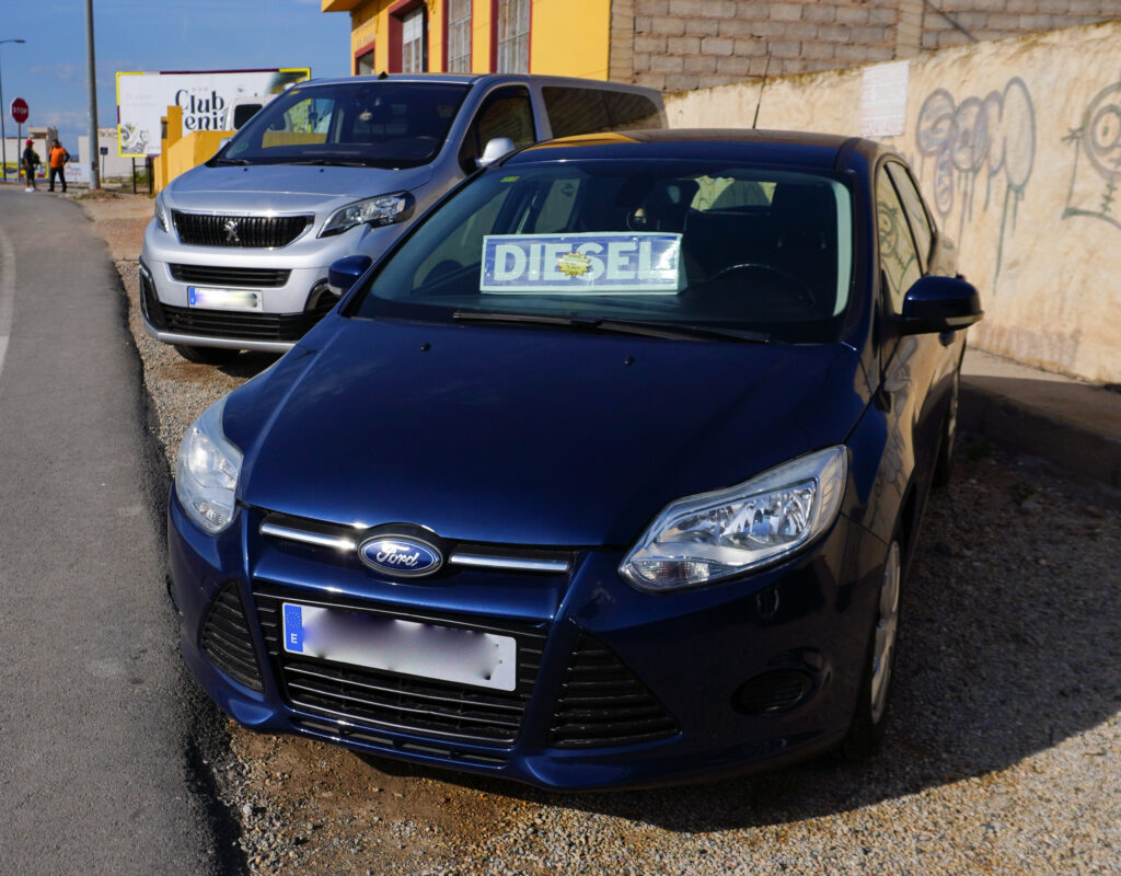 Ford Focus 1.6 TDCi 115CV azul oscuro segunda mano en Totana – vista frontal