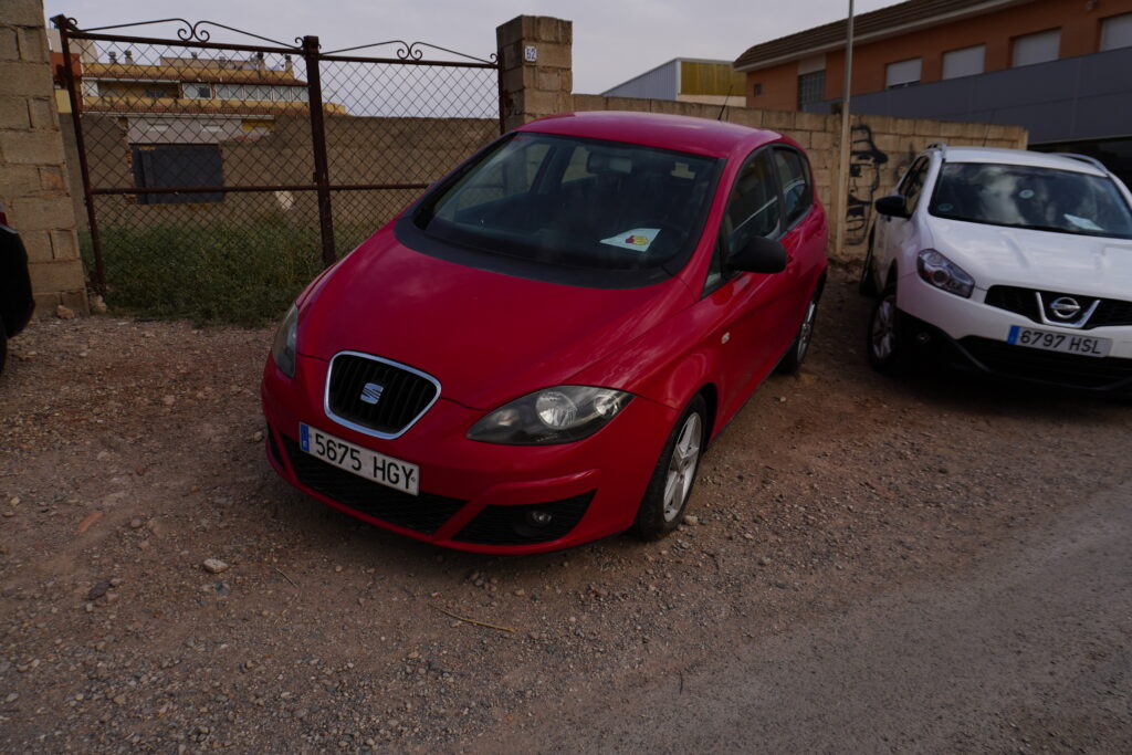 SEAT Altea 1.6 TDI 110CV rojo 2011 segunda mano en Totana – vista frontal
