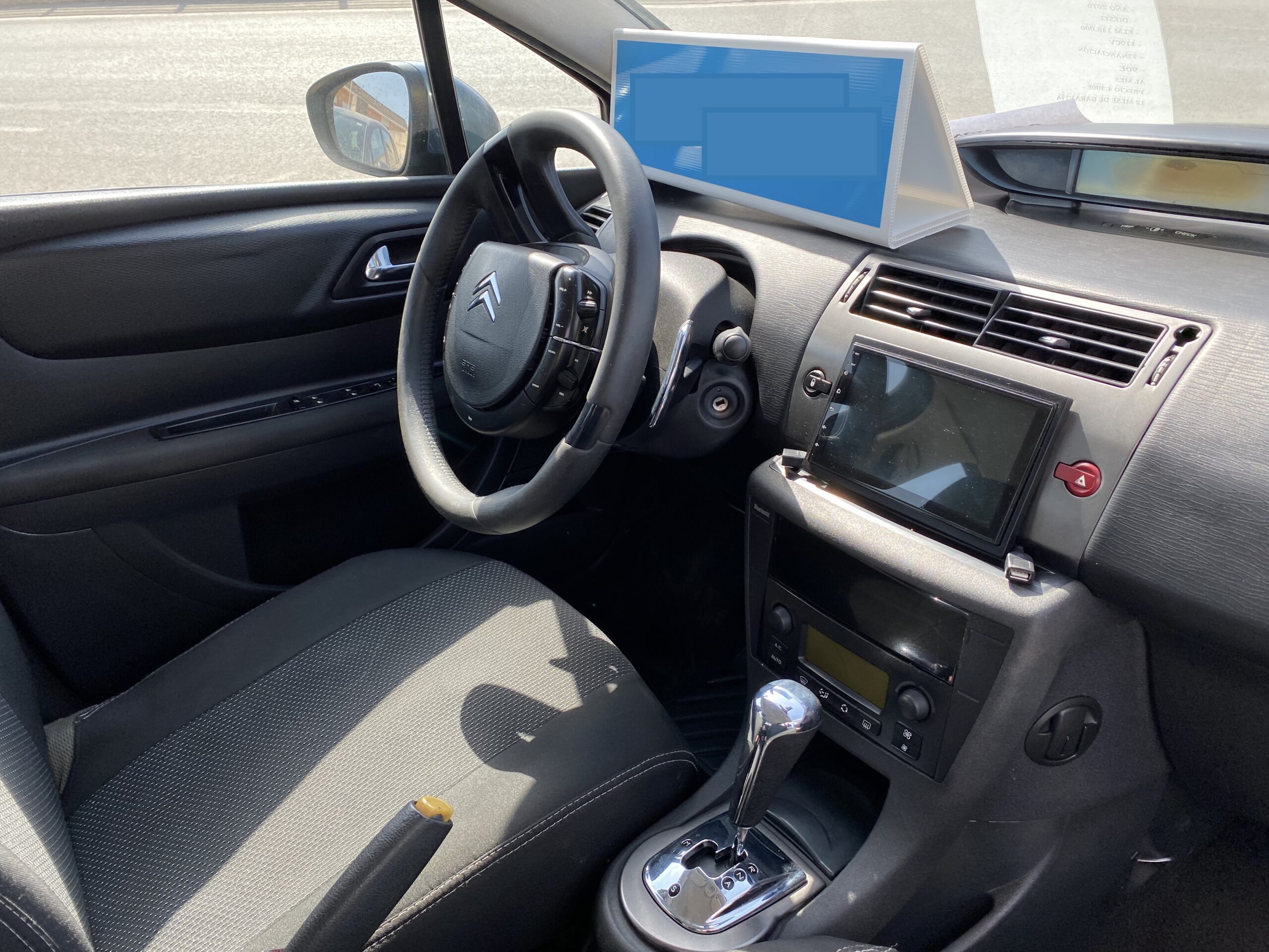 Interior Citroën C4 2010 con pantalla táctil y cambio automático – segunda mano Totana