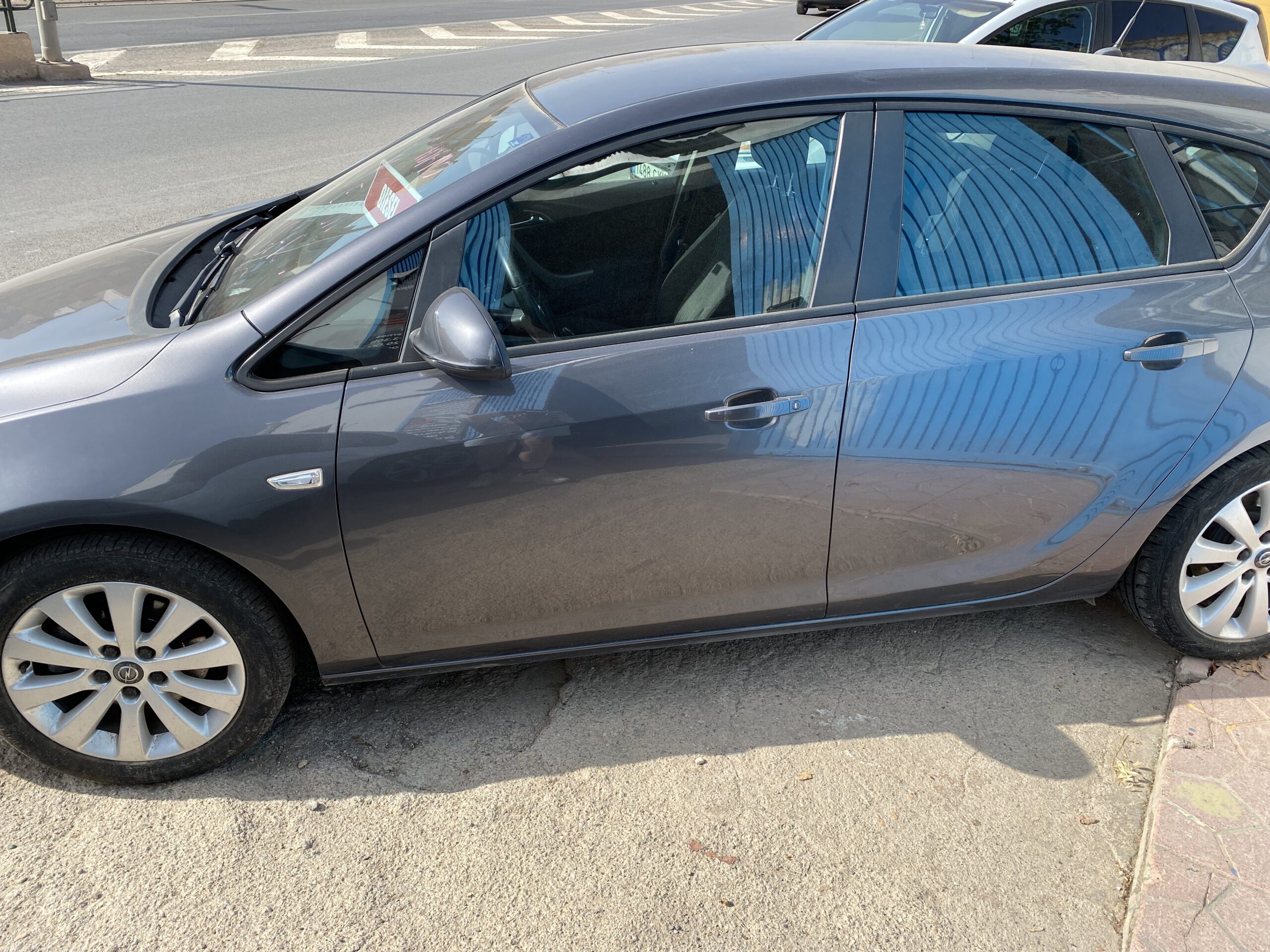 Opel Astra compacto 5 puertas diésel segunda mano Totana – vista lateral